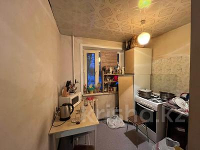3-комнатная квартира · 47 м² · 3/5 этаж, Майкудук, 15й микрорайон за 9 млн ₸ в Караганде, Алихана Бокейханова р-н