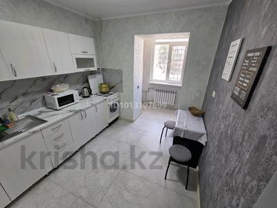 1-комнатная квартира · 50 м² · 1/5 этаж, 22-й мкр 8 за 10 000 ₸ в Актау