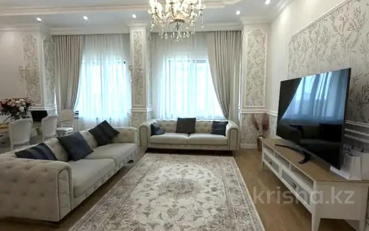 4-комнатная квартира · 210 м² · 7/8 этаж, Кабанбай Батыра 13 за 145 млн ₸ в Астане, Есильский р-н — фото 2