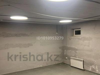 Свободное назначение, офисы, магазины и бутики, склады, азс, автосервисы и автомойки, общепит, салоны красоты, сельское хозяйство, бани, гостиницы и зоны отдыха, фитнес и спорт, медцентры и аптеки, образование, развлечения, конференц-залы, кабинеты и рабочие места, студии · 17 м² за 85 000 ₸ в Караганде, Казыбек би р-н