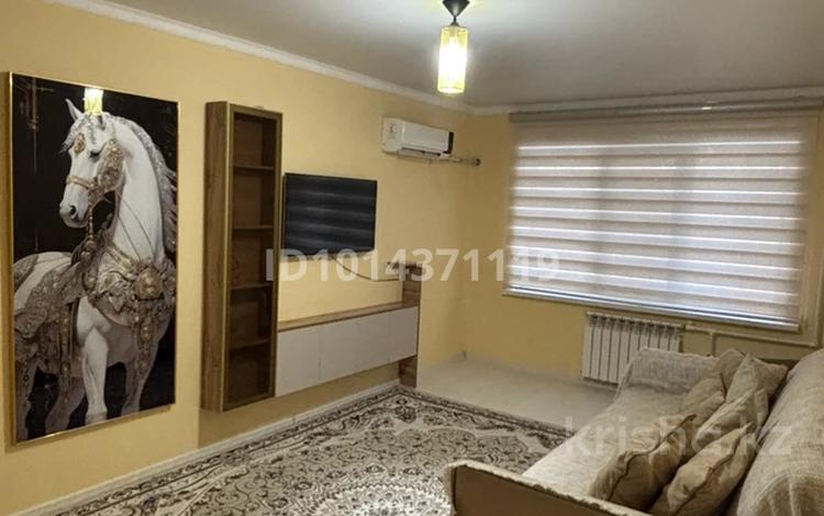 2-бөлмелі пәтер · 75 м² · 1/5 қабат, Центральный ш/а., Махамбета 118в, бағасы: 15 000 ₸ в Атырау, мкр Центральный — фото 2