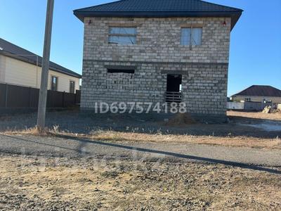 Жеке үй · 4 бөлме · 200 м² · 10 сот., жилой массив Бауырластар, Возлешколы 23 — Возле школы, бағасы: 14 млн ₸ в Актобе