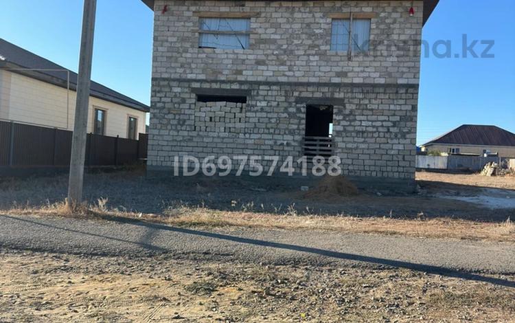 Отдельный дом · 4 комнаты · 200 м² · 10 сот., жилой массив Бауырластар, Возлешколы 23 — Возле школы за 14 млн 〒 в Актобе — фото 4