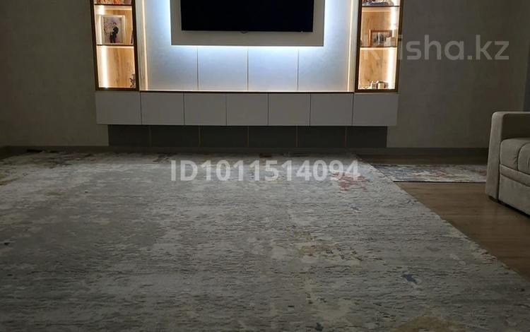 3-бөлмелі пәтер · 125 м² · 2/5 қабат, Алтын орда ш/а. 1 — Гипермаркет Дина, бағасы: 47 млн ₸ в Актобе, мкр. Алтын орда — фото 12