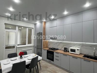2-комнатная квартира · 85 м² · 2/10 этаж, мкр 12 15д за 30 000 〒 в Актобе