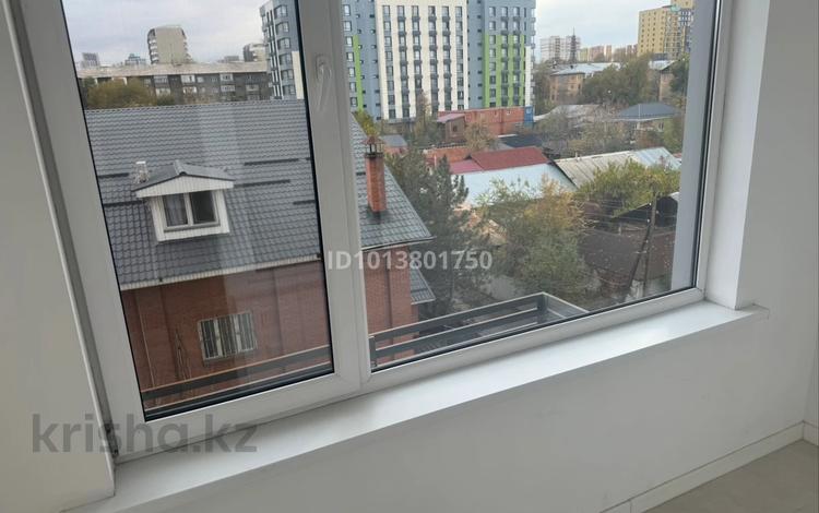 1-комнатная квартира · 50 м² · 5/12 этаж, Басенова 10 за 350 000 ₸ в Алматы, Бостандыкский р-н — фото 2