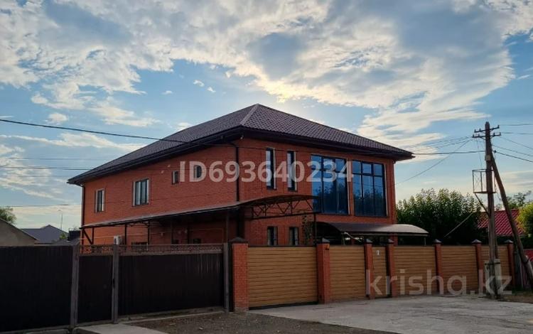 Отдельный дом · 6 комнат · 269 м² · 7 сот., мкр Центральный, Энгельс 27 — Баймуханова за 700 000 〒 в Атырау — фото 23