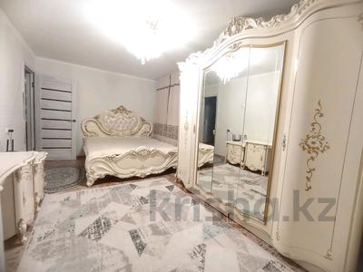 3-комнатная квартира, 62 м², 2/5 этаж, микрорайон 16 15 за 13.5 млн 〒 в Караганде, Алихана Бокейханова р-н