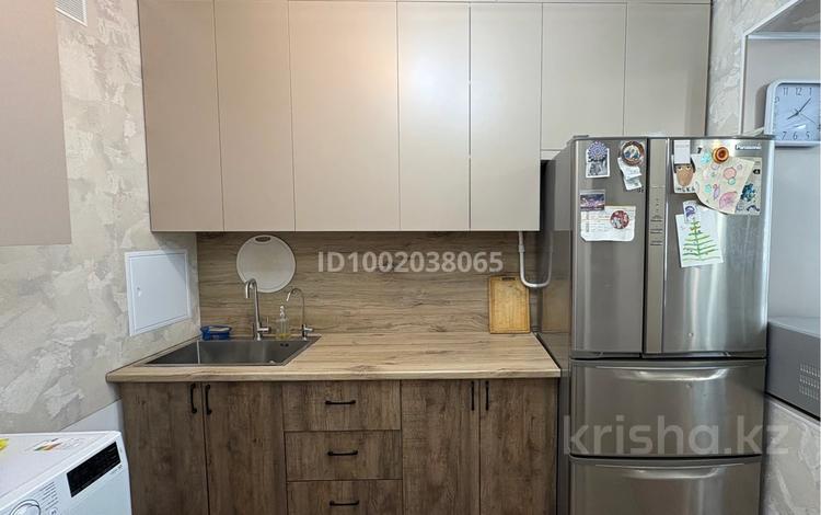 3-комнатная квартира · 71 м² · 4/5 этаж, 6-й мкр 26 — Дом Быта за 25 млн 〒 в Актау — фото 2