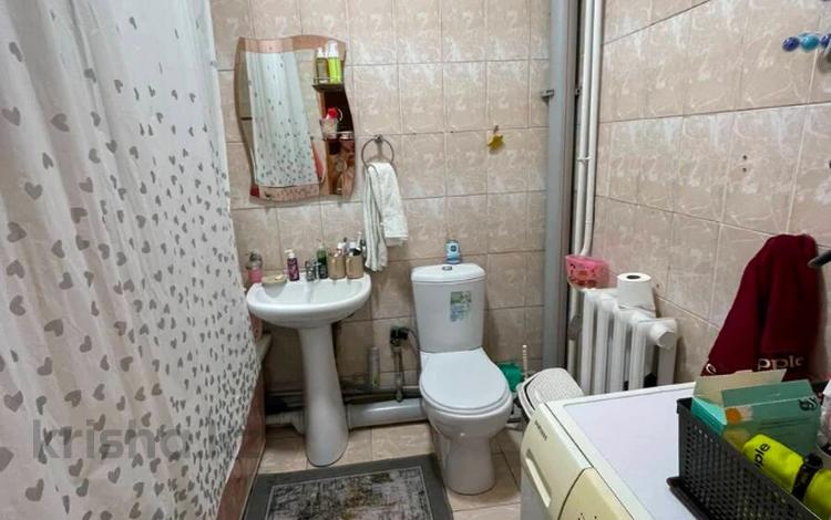 1-бөлмелі пәтер · 38 м² · 1/5 қабат, мкр Аксай-1А, бағасы: 24 млн ₸ в Алматы, Ауэзовский р-н — фото 2