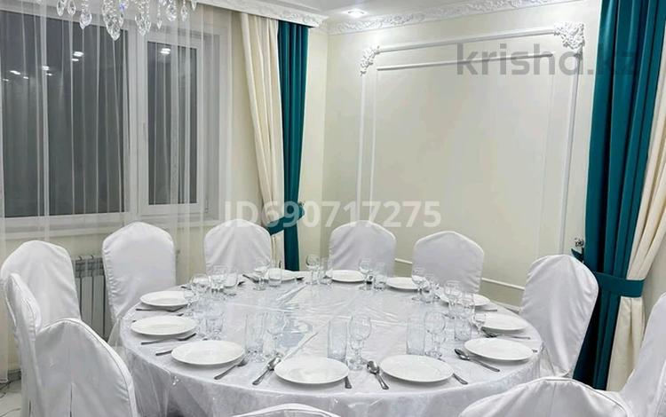 Дом · 8 комнат · 400 м², Валиханова 1д 11 за 150 000 〒 в Кокшетау — фото 10