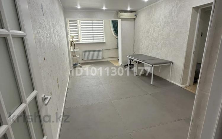 3-комнатная квартира · 61 м² · 1/4 этаж, Шұғыла 12 13 — Касымызда 2және 12мектеп базар бар. за 13.5 млн ₸ в Жанаозен — фото 2