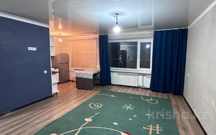 1-комнатная квартира, 32 м², 1/5 этаж, Бурова 22 за 12.5 млн 〒 в Усть-Каменогорске — фото 2