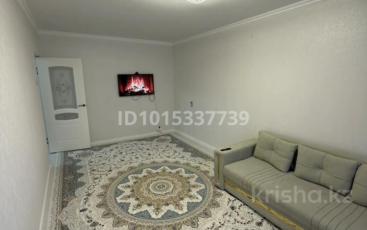 2-комнатная квартира · 54 м² · 3/5 этаж, мкр 11 15 — 9 школы за 180 000 ₸ в Актобе — фото 2