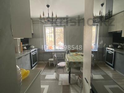 3-бөлмелі пәтер · 70 м² · 1/5 қабат, мкр Аксай-3Б 14 — Яссауи - Толеби, бағасы: 65 млн ₸ в Алматы, Ауэзовский р-н