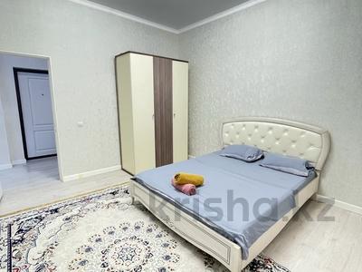 2-комнатная квартира · 80 м² · 5/11 этаж, 17-й мкр 99 — Халык Арена ыстык су бар после ремонта за 15 000 ₸ в Актау