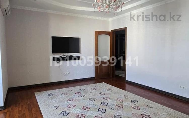 2-бөлмелі пәтер · 70 м² · 8/9 қабат, мкр Мамыр-4 315, бағасы: 350 000 ₸ в Алматы, Ауэзовский р-н — фото 2