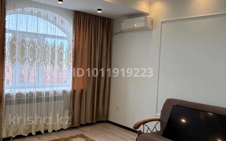 2-бөлмелі пәтер · 70 м² · 8/8 қабат, мкр Нурсая, Султанахмет Кожыков, бағасы: 270 000 ₸ в Атырау — фото 2