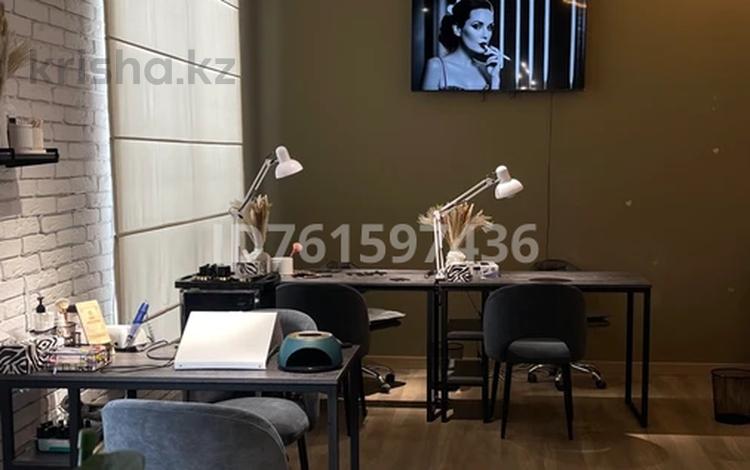 Салоны красоты, кабинеты и рабочие места · 80 м² за 90 000 〒 в Астане, Есильский р-н — фото 2