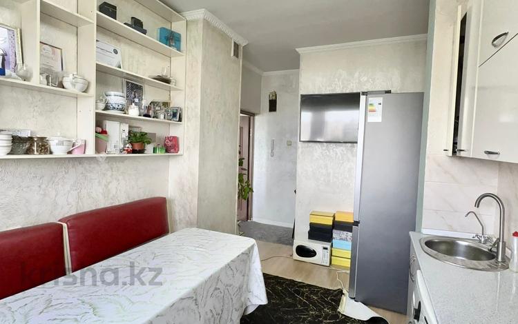 1-комнатная квартира, 40 м², 8/9 этаж, мкр Аксай-2 56 за 24.5 млн 〒 в Алматы, Ауэзовский р-н — фото 2