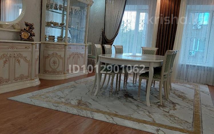 5-бөлмелі пәтер · 168 м² · 4/5 қабат, мкр Городской Аэропорт, Абдирова 49 — Кафе Аэлита, бағасы: 50 млн ₸ в Караганде, Казыбек би р-н — фото 2