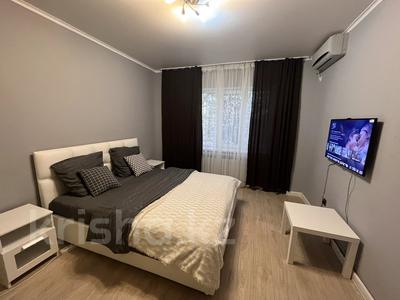 1-бөлмелі пәтер, 49 м², 1/6 қабат тәулігіне, мкр Нурсая 72, бағасы: 15 000 〒 в Атырау, мкр Нурсая