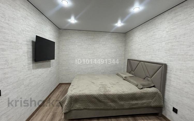 1-комнатная квартира · 32 м² · 1/5 этаж, Михаэлиса за 15 000 ₸ в Усть-Каменогорске — фото 2