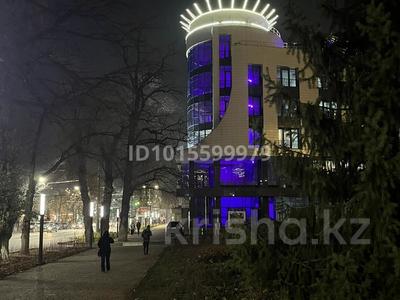 Еркін, кеңселер, дүкендер мен бутиктер, қоймалар, жқб, автосервистер мен көлік жуу, қоғамдық тамақтану орны, сұлулық салондары, ауыл шаруашылығы, монша, қонақ үй және демалыс орындары, медорталықтар мен дәріханалар, білім орталықтары, ойын-сауық · 3165 м², бағасы: ~ 6 млрд ₸ в Алматы, Алмалинский р-н