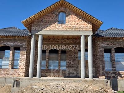 Отдельный дом · 5 комнат · 200 м² · 10 сот., мкр Кунгей , ул. К. Тлеугабылова 79 — Напротив ТБЦ за 65 млн 〒 в Караганде, Казыбек би р-н