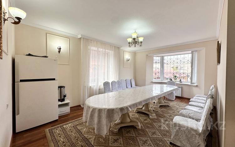 Отдельный дом · 6 комнат · 650 м² · 15 сот., Байдибек Карашаулы за 4 млн ₸ в Астане, Сарайшык р-н — фото 3