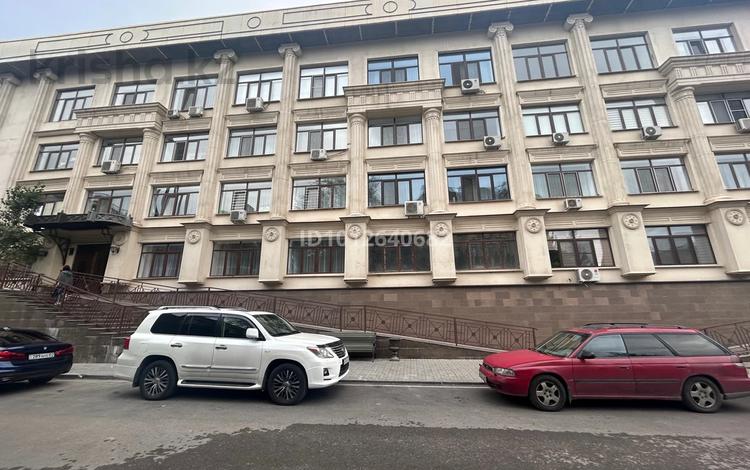2-бөлмелі пәтер · 66.7 м² · 2 қабат, Омарова 25/1, бағасы: 50 млн ₸ в Алматы, Медеуский р-н — фото 2