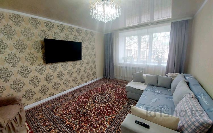 4-комнатная квартира, 78 м², 1/5 этаж, Каратюбинская за 22.5 млн 〒 в Уральске — фото 2
