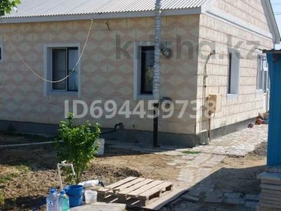 Отдельный дом · 4 комнаты · 104.7 м² · 10 сот., мкр Орлеу, Омара Тулешова 23 — Школа N 3 за 30 млн ₸ в Атырау