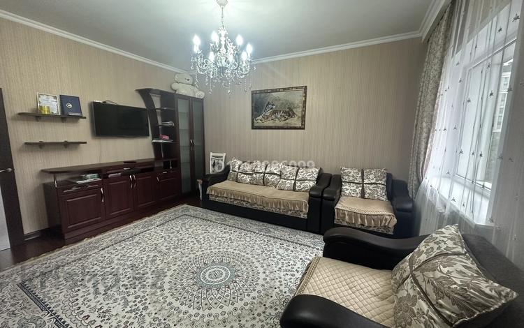 2-комнатная квартира · 72 м² · 2/10 этаж, Д. Кунаева 35 за 280 000 ₸ в Астане, Есильский р-н — фото 2