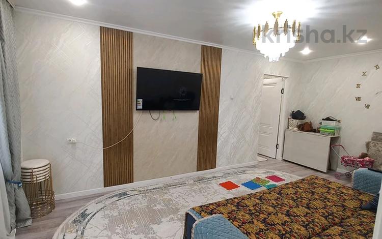 2-бөлмелі пәтер · 43 м² · 1/5 қабат, 3мкр — Кафе Саперави, бағасы: 19 млн ₸ в Конаеве — фото 2