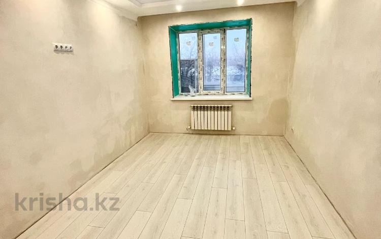 1-комнатная квартира, 45 м², 2/5 этаж, Уразбаева за 16 млн 〒 в Уральске — фото 3