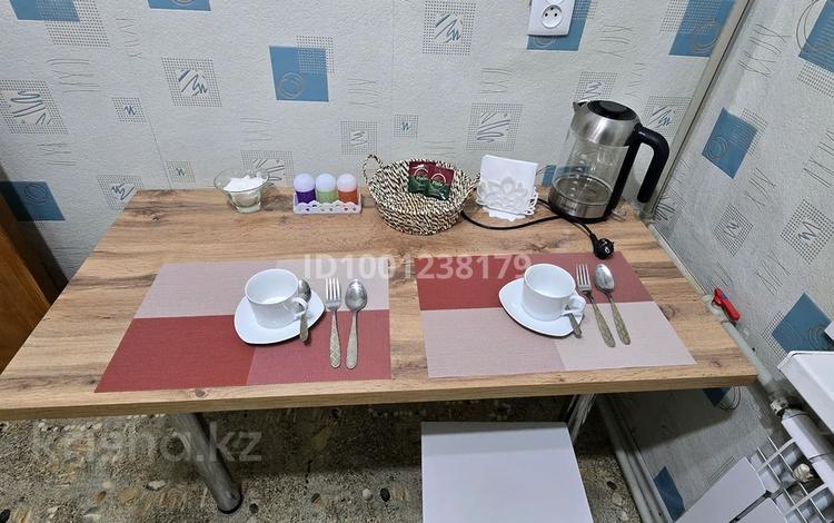 1-комнатная квартира · 40 м² · 2/5 этаж, Момышулы 9 за 13 000 ₸ в Семее — фото 2