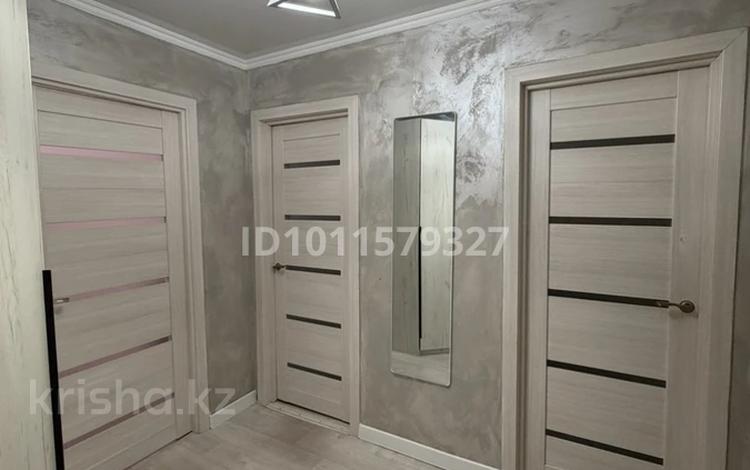 3-бөлмелі пәтер · 62 м² · 1/5 қабат, Строитель ш/а. 42, бағасы: 20 млн ₸ в Уральске, мкр Строитель — фото 2