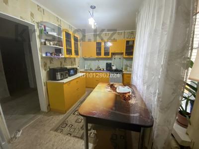 2-комнатная квартира · 48 м² · 2/3 этаж, Сатпаева 40 — салон Азиатка на первом этаже. за 11.5 млн ₸ в Актобе