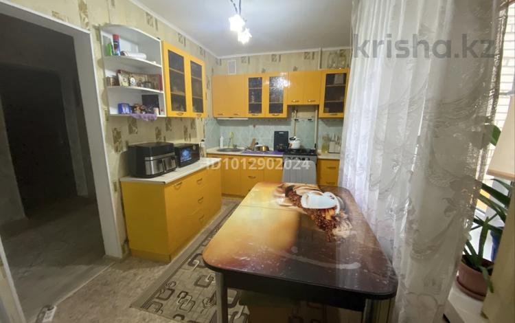 2-комнатная квартира · 48 м² · 2/3 этаж, Сатпаева 40 — салон Азиатка на первом этаже. за 11.5 млн ₸ в Актобе — фото 2