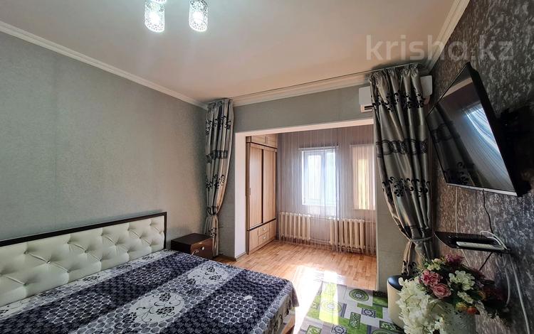 2-комнатная квартира, 55 м², 5/5 этаж помесячно, мкр Север 10 — Рыскулова за 150 000 〒 в Шымкенте, Енбекшинский р-н — фото 10