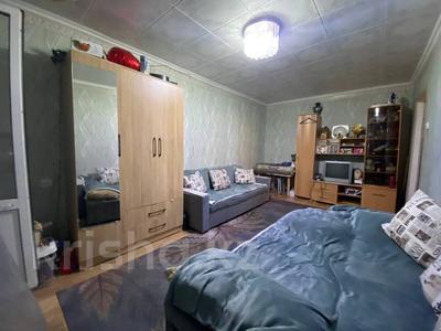 1-комнатная квартира, 32 м², 4/5 этаж, мкр №6 за 19.5 млн 〒 в Алматы, Ауэзовский р-н