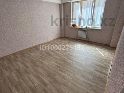 Пәтерлер в Туркестанской обл.: 3-бөлмелі пәтер · 69.3 м² · 1/9 қабат, 36 1/2 — Областной ЦОН, бағасы: 18 млн 〒 3-бөлмелі пәтер · 69.3 м² · 1/9 қабат, 36 1/2 — Областной ЦОН, бағасы: 18 млн 〒 в Туркестане