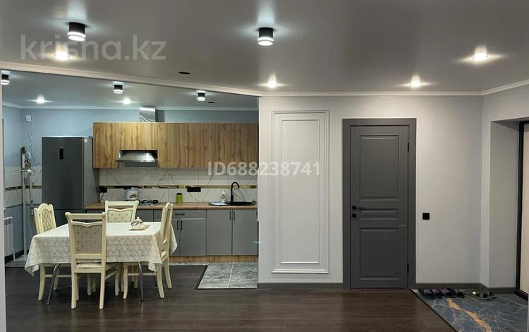 2-комнатная квартира · 57 м², Санкибай 40в — Пр. молдагулова санкибай батыра за 200 000 ₸ в Актобе — фото 2