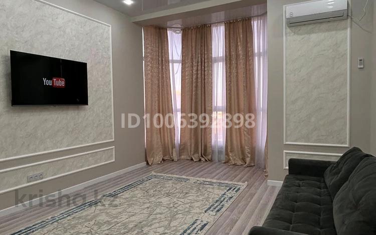 2-комнатная квартира · 71 м² · 13/16 этаж, 16-й мкр 64 — Трк Актау за 15 000 ₸ — фото 2