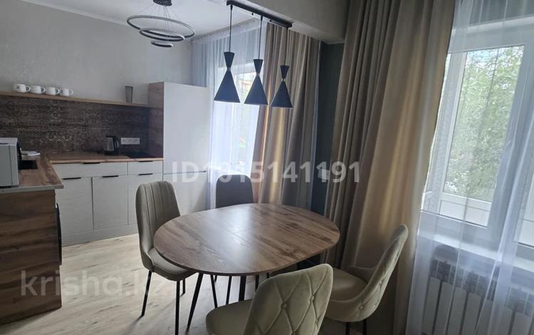 2-комнатная квартира · 45 м² · 2/5 этаж, Назарбаева 3/1 — Раон Дворца спорта, напротив "Даниэля", за магазином "Статус" за 2 750 ₸ в Усть-Каменогорске, Ульбинский — фото 2