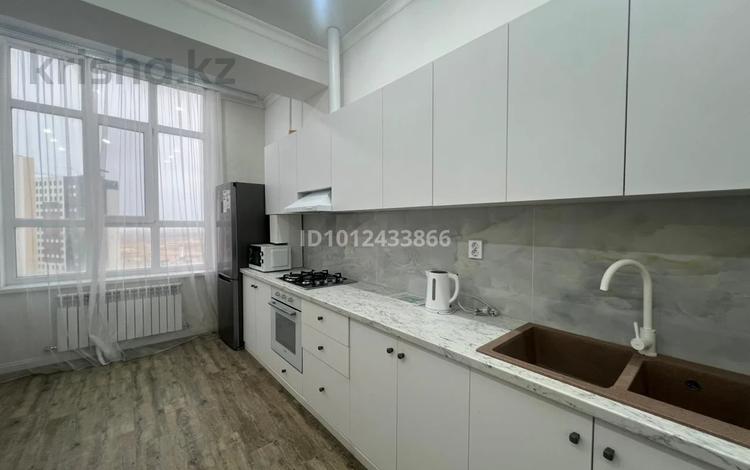 2-бөлмелі пәтер · 70 м² · 8/10 қабат, 18А мкр 5, бағасы: 38 млн ₸ в Актау — фото 4