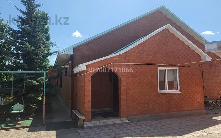 Отдельный дом · 4 комнаты · 140 м² · 10 сот., Мереке 7 — 23 квартал за 57 млн 〒 в Хромтау — фото 2