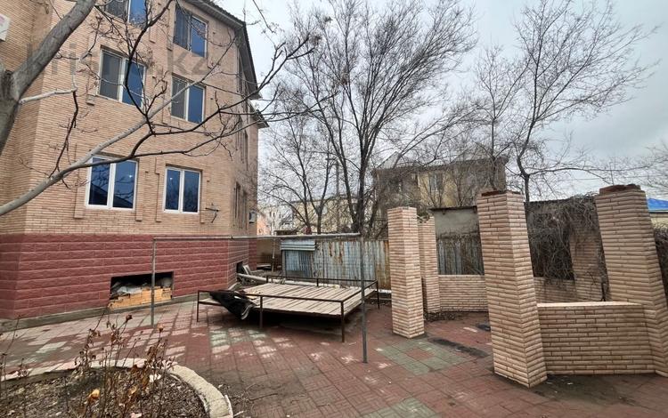 Жеке үй · 7 бөлме · 486.4 м² · 9 сот., Максим Горький 109, бағасы: 413 440 ₸ в Атырау — фото 2