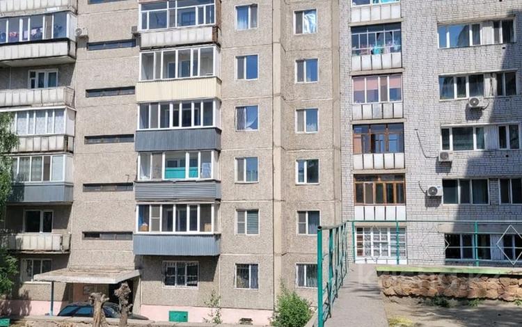 3-комнатная квартира, 63 м², 8/9 этаж, Утепбаева за 25 млн 〒 в Семее — фото 2